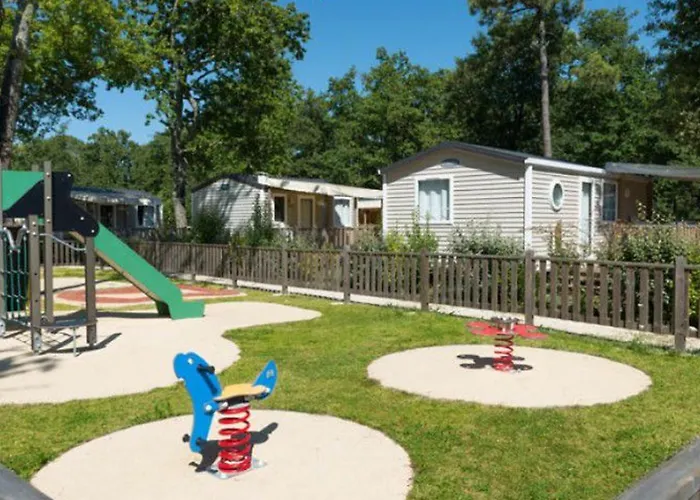 Camping Mobil-home Cosy Avec Terrasse A - Api-1-52-317 *